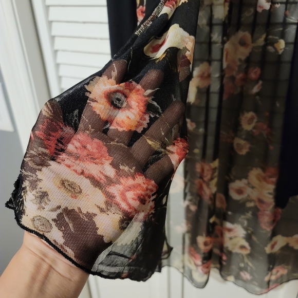 Kim & Cami Floral Black blazer - Picture 9 of 9